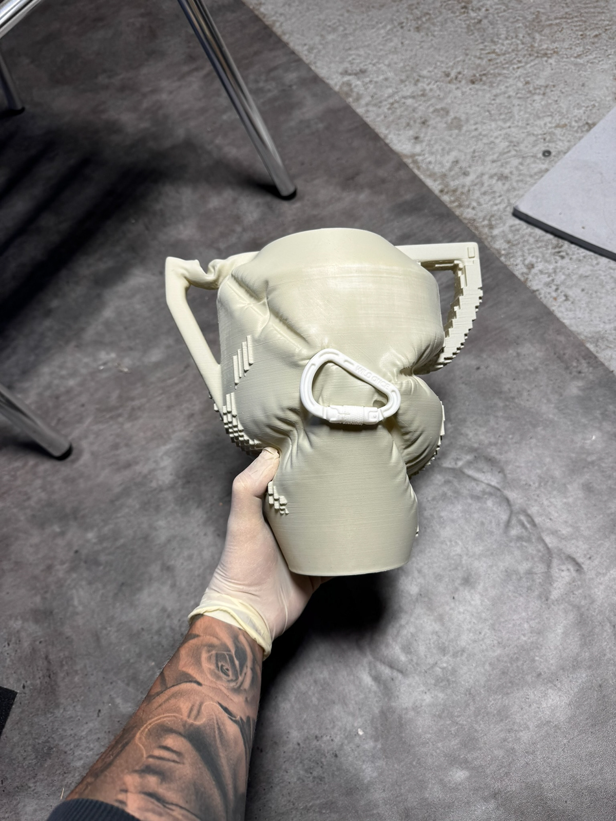 Skulptur Pressure im Atelier