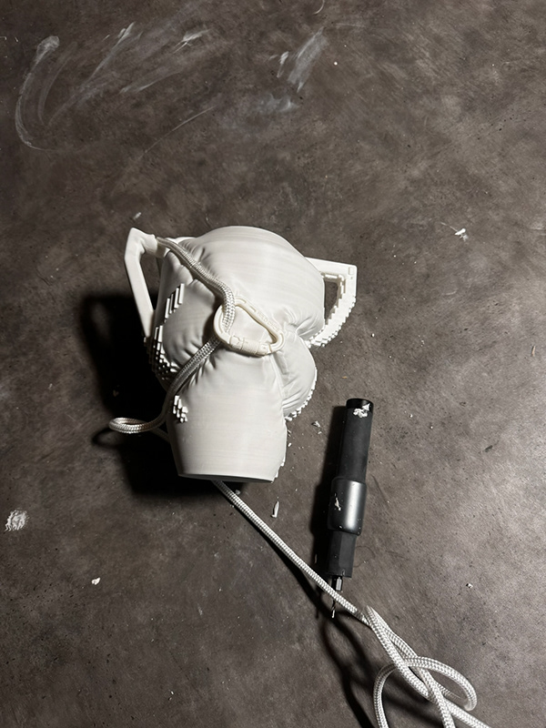 Skulptur Pressure im Atelier